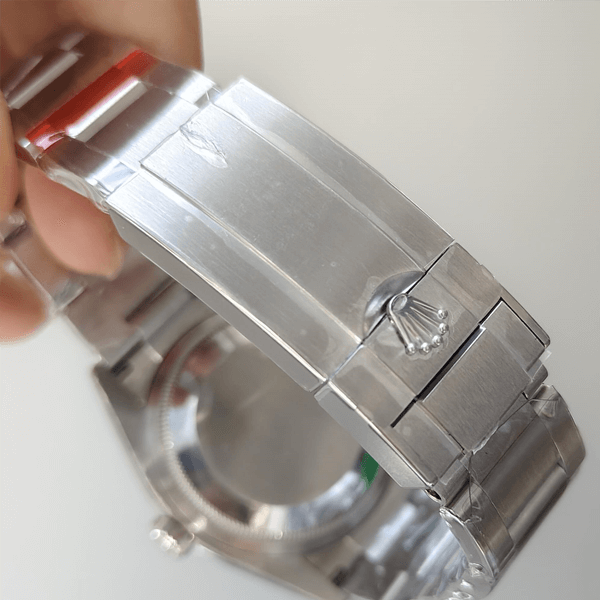 Explorer-m224270-0001