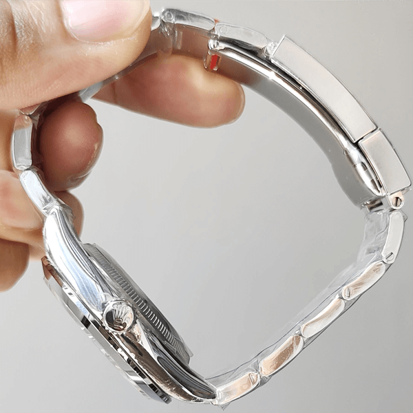 Explorer-m224270-0001